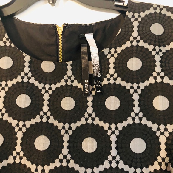 Kensie Brocade Top NWOT Black & Silver Geometric Adorable & Super Flattering! - Picture 4 of 8